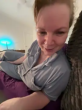 Snapshot of aussiepeaches chatting on June 12, 12:47 pm aussiepeaches online show from June 12, 12:47 pm