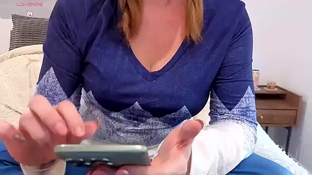 aussiepeaches online show from June 4, 2:27 am