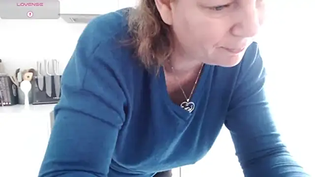 aussiepeaches online show from May 25, 12:32 am