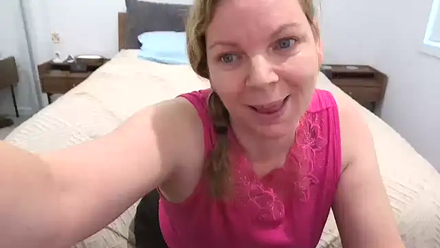 aussiepeaches online show from May 15, 2:20 am