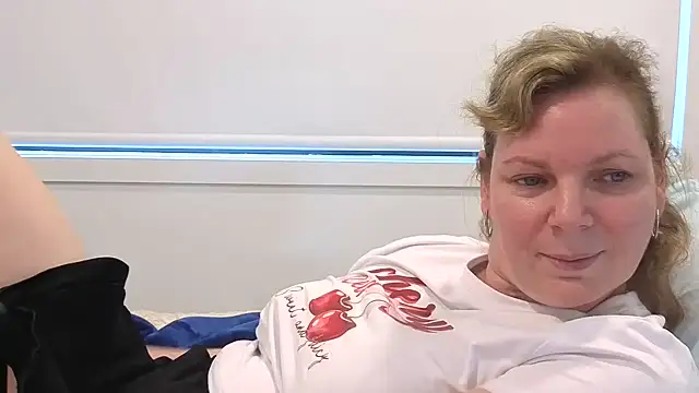 aussiepeaches online show from May 22, 1:36 am