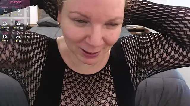 aussiepeaches online show from April 29, 2:38 am