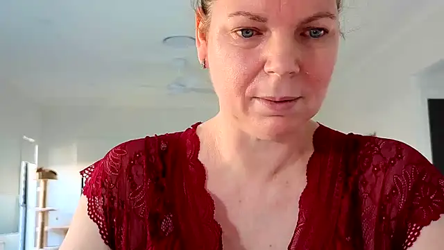 Snapshot of aussiepeaches chatting on July 9, 12:33 am aussiepeaches online show from July 9, 12:33 am
