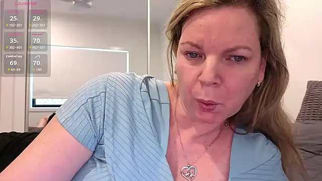 aussiepeaches online show from April 23, 1:34 am