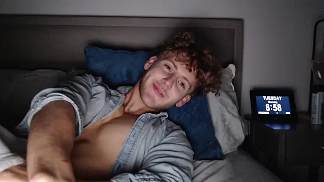 DominantAlex18 online show from December 2, 9:00 am