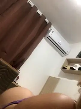 Snapshot of loirinhazx2 chatting on November 22, 2:10 am loirinhazx2 online show from November 22, 2:10 am