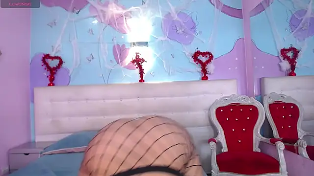 caroliine fox   online show from October 31, 4:42 am