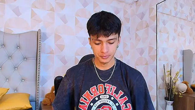 Lean Portman online show from March 25, 2:16 pm