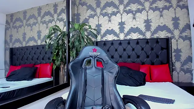 Lean Portman online show from April 16, 3:02 pm