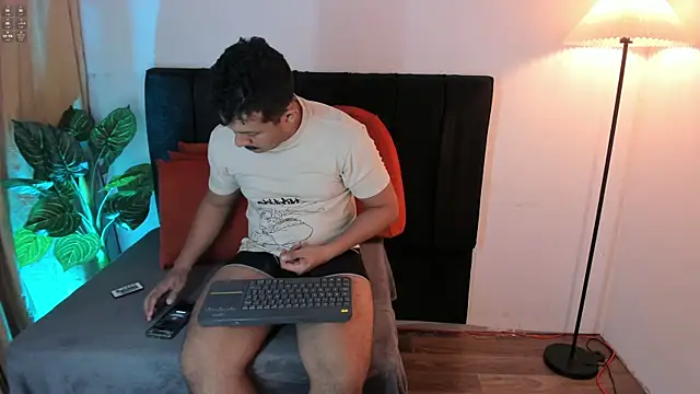 Misterjhons2 online show from March 13, 12:37 am