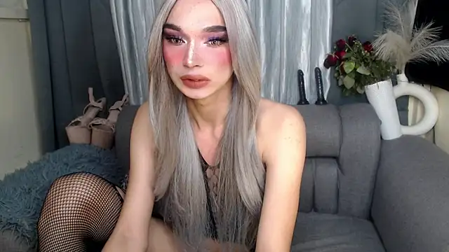 Snapshot of MISTRESSMonica_xxx chatting on October 13, 8:43 pm MISTRESSMonica xxx online show from October 13, 8:43 pm