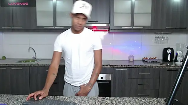 SpicyBoys X online show from April 15, 12:49 am