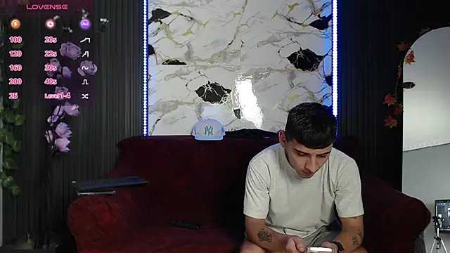 Snapshot of SpicyBoys_X chatting on January 7, 11:32 pm SpicyBoys X online show from January 7, 11:32 pm