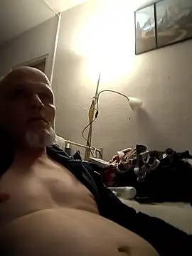 Snapshot of NacktDaniel chatting on November 8, 5:27 pm NacktDaniel online show from November 8, 5:27 pm