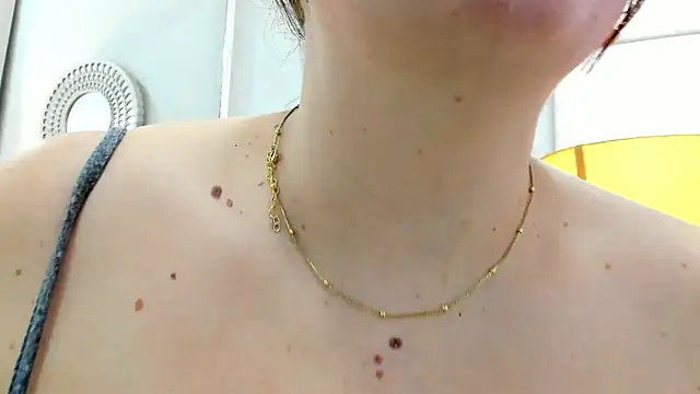 Snapshot of Sweet_Lucianaa chatting on November 13, 8:24 pm Sweet Lucianaa online show from November 13, 8:24 pm