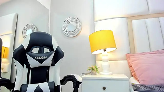 Snapshot of Sweet_Lucianaa chatting on December 14, 1:28 pm Sweet Lucianaa online show from December 14, 1:28 pm