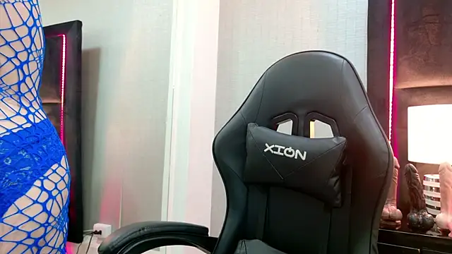 Snapshot of Sweet_Lucianaa chatting on November 6, 8:35 pm Sweet Lucianaa online show from November 6, 8:35 pm