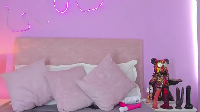 EmaRae1499 online show from January 6, 7:51 pm