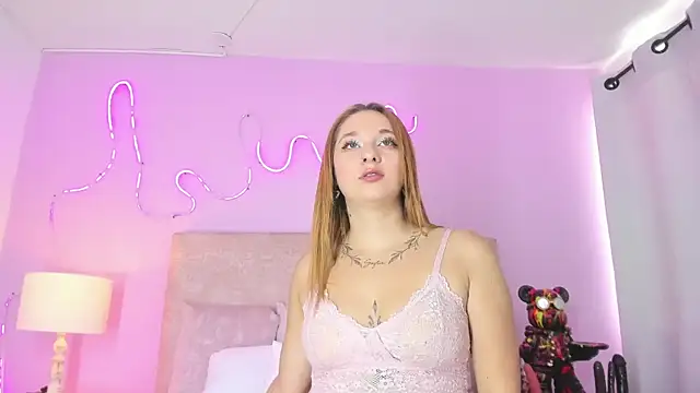 EmaRae1499 online show from November 19, 4:40 pm