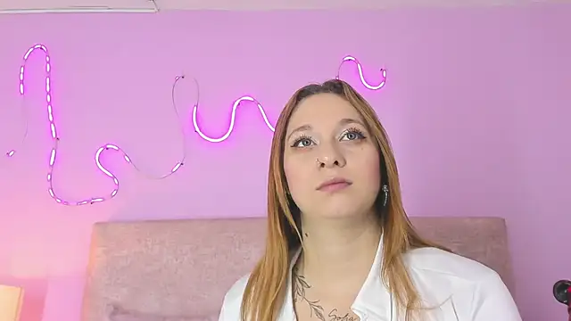 EmaRae1499 online show from November 30, 3:46 pm