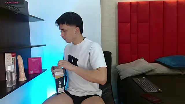 Snapshot of Cady_Hot chatting on November 25, 8:31 pm Cady Hot online show from November 25, 8:31 pm