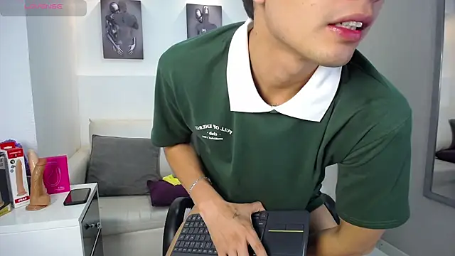 Snapshot of Cady_Hot chatting on November 11, 8:20 am Cady Hot online show from November 11, 8:20 am