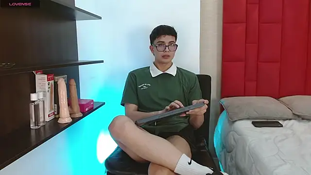 Snapshot of Cady_Hot chatting on November 10, 8:14 pm Cady Hot online show from November 10, 8:14 pm