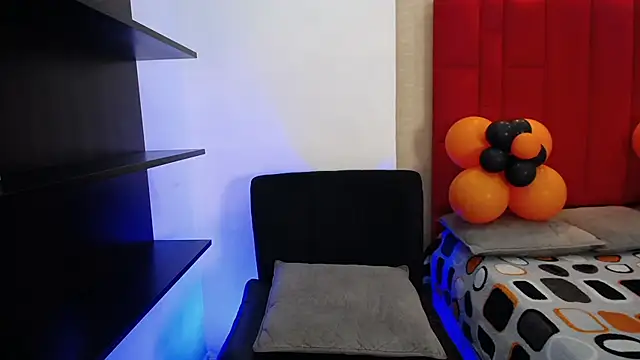 Snapshot of Cady_Hot chatting on October 25, 8:20 pm Cady Hot online show from October 25, 8:20 pm