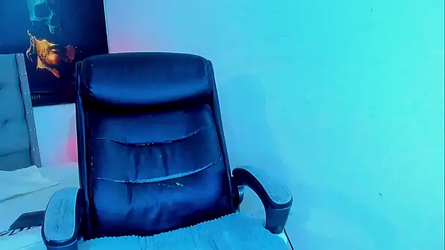 Snapshot of megan_rousexx chatting on October 17, 10:44 pm megan rousexx online show from October 17, 10:44 pm