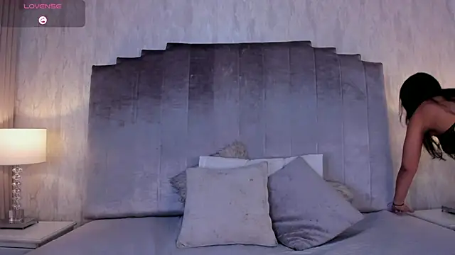 Snapshot of salma_lutz chatting on July 17, 12:46 pm salma lutz online show from July 17, 12:46 pm