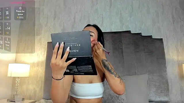 Snapshot of salma_lutz chatting on February 4, 12:33 pm salma lutz online show from February 4, 12:33 pm