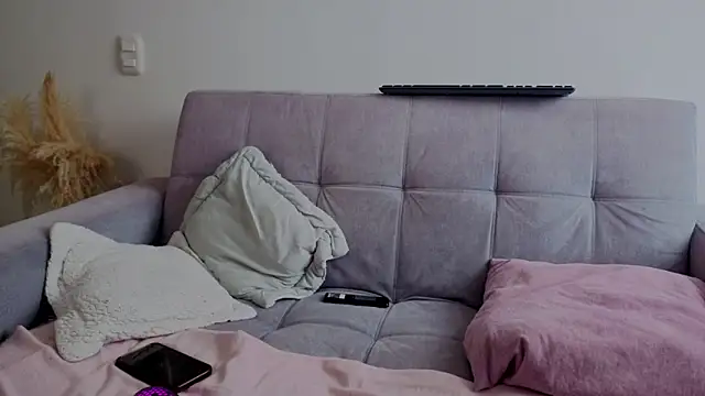 0ne 0f 0ne online show from March 4, 6:37 pm