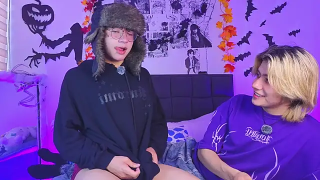 Snapshot of Vamps_Lovers chatting on October 22, 1:21 pm Vamps Lovers online show from October 22, 1:21 pm