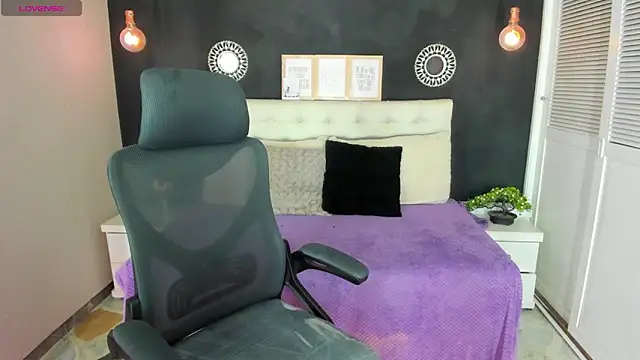 Snapshot of Eva_hot_1 chatting on October 8, 1:12 pm Eva hot 1 online show from October 8, 1:12 pm