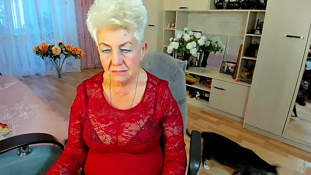 Snapshot of HotandMature chatting on January 15, 10:40 am HotandMature online show from January 15, 10:40 am