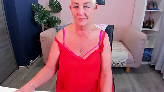 Snapshot of HotandMature chatting on March 21, 8:39 am HotandMature online show from March 21, 8:39 am