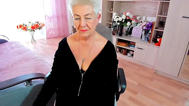 HotandMature online show from April 10, 9:27 am