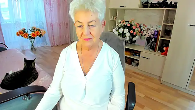 HotandMature online show from March 29, 2:30 pm