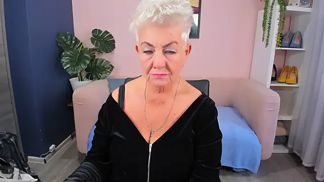 HotandMature online show from November 12, 8:29 am