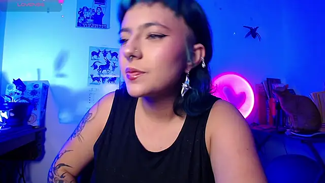 Snapshot of AlmaNanax chatting on November 6, 4:49 am AlmaNanax online show from November 6, 4:49 am