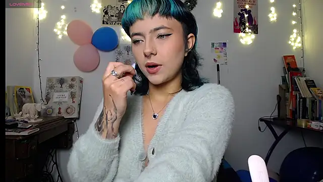 Snapshot of AlmaNanax chatting on December 18, 1:11 am AlmaNanax online show from December 18, 1:11 am