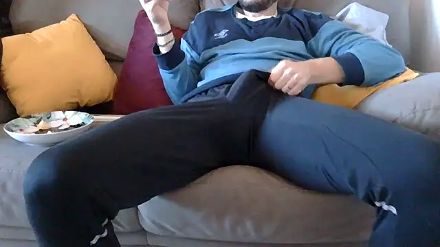 Amicisegreti online show from November 28, 7:30 am