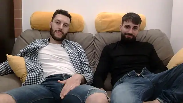 Amicisegreti online show from April 14, 9:09 pm