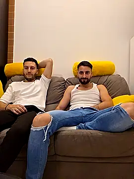 Amicisegreti online show from May 9, 6:44 pm