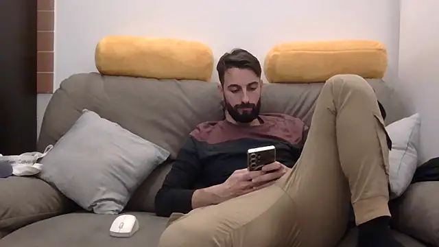 Amicisegreti online show from March 2, 9:11 pm