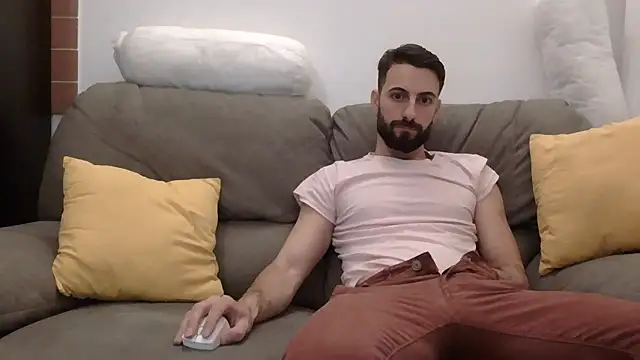 Amicisegreti online show from March 29, 8:10 pm