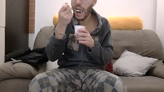 Amicisegreti online show from February 7, 6:21 am