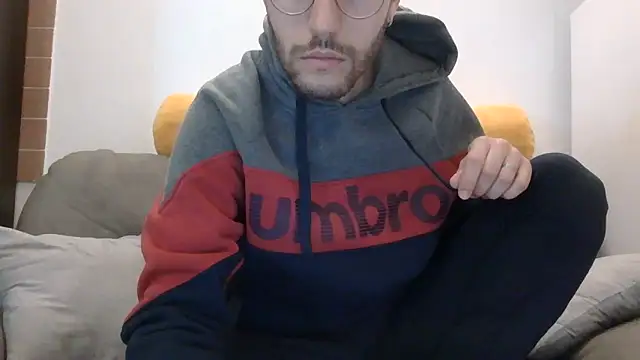 Amicisegreti online show from March 19, 6:24 am