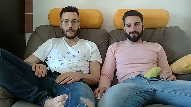 Amicisegreti online show from April 8, 2:29 pm