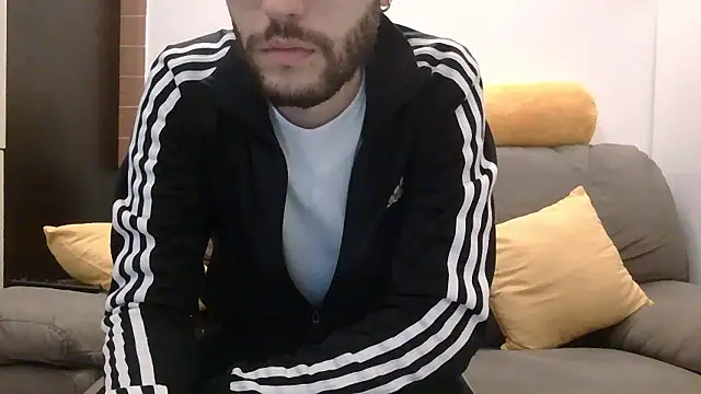 Amicisegreti online show from January 10, 6:20 am